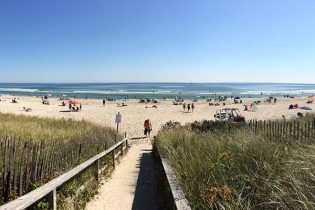 View of Footbridge Beach after crossing the walking bridge